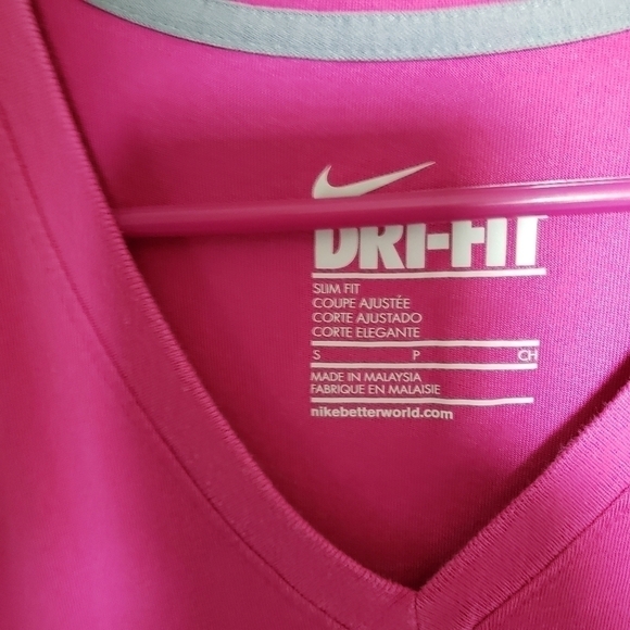 Nike Women's V- Neck Teeshirt - Picture 4 of 4